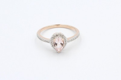 a morganite pear shaped halo engagement ring made from rose gold