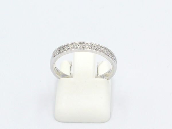 front view of a diamond milgrain pave wedding ring