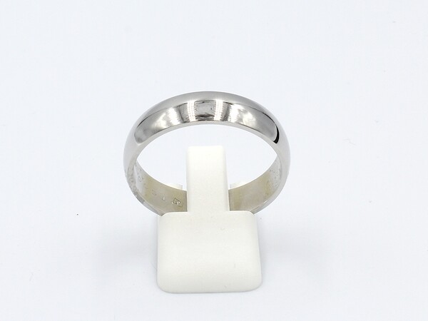 front view of a 6mm thick platinum wedding ring