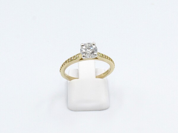 front view of a 1ct diamond and gold ring