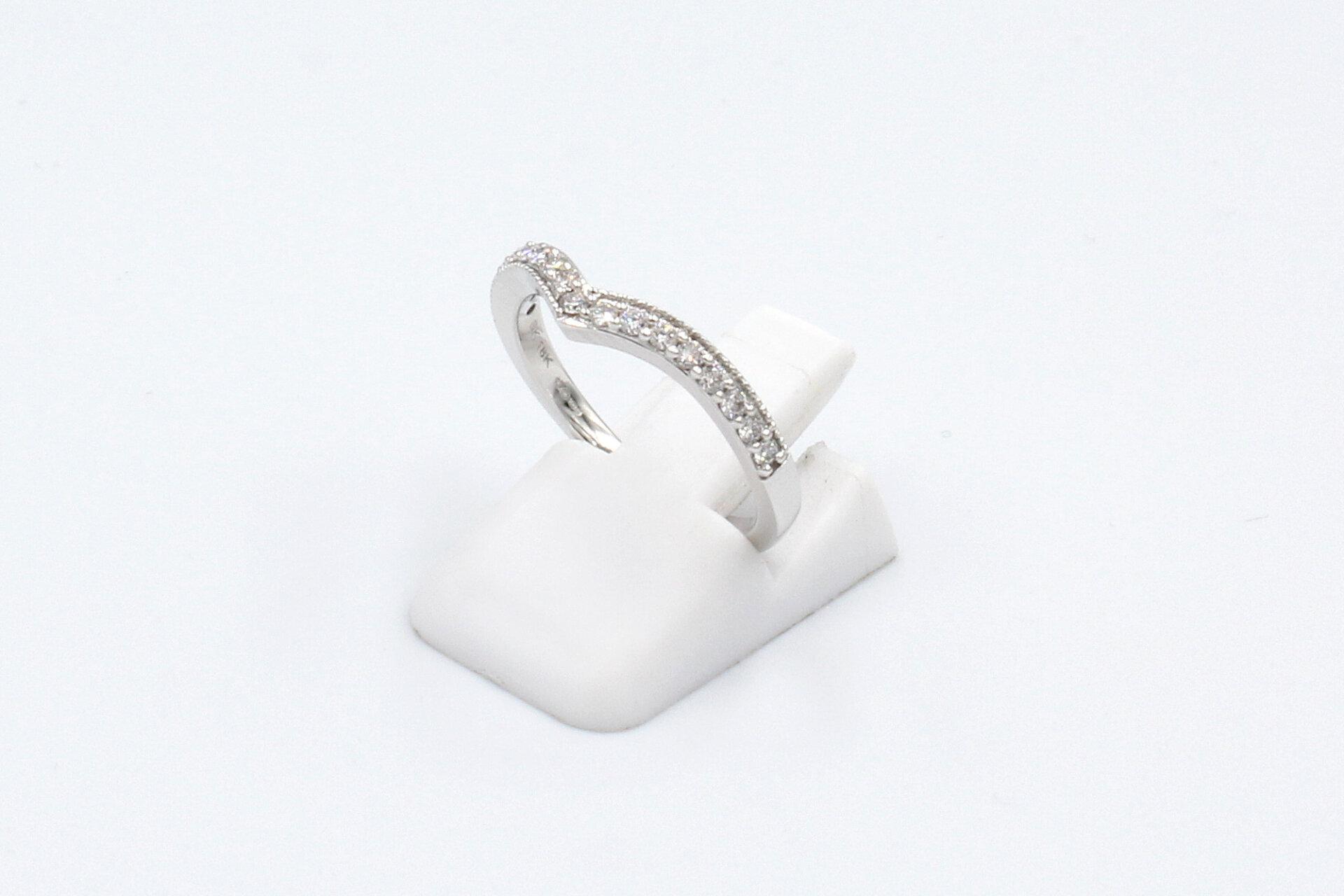 side view of a diamond and white god wishbone wedding ring