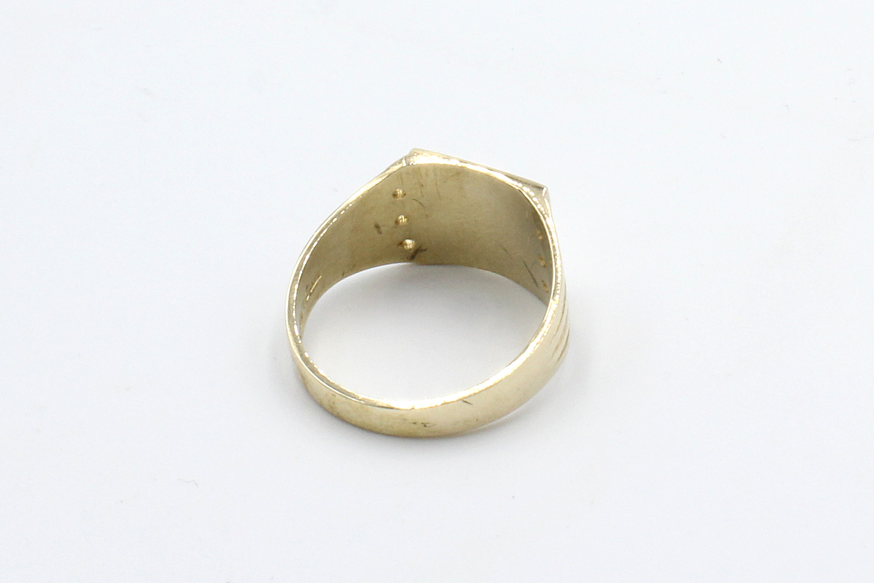 rear view of a plain gold signet ring