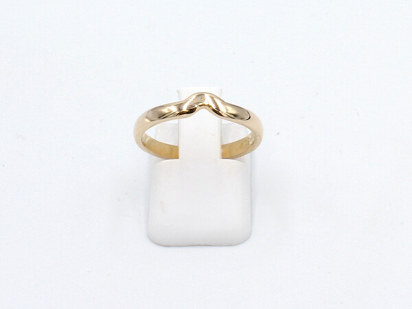 front view of a plain shaped rose gold wedding ring
