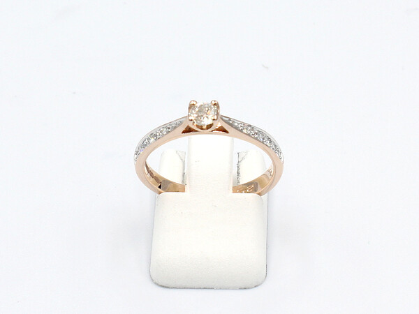 front view rose gold solitaire diamond ring
