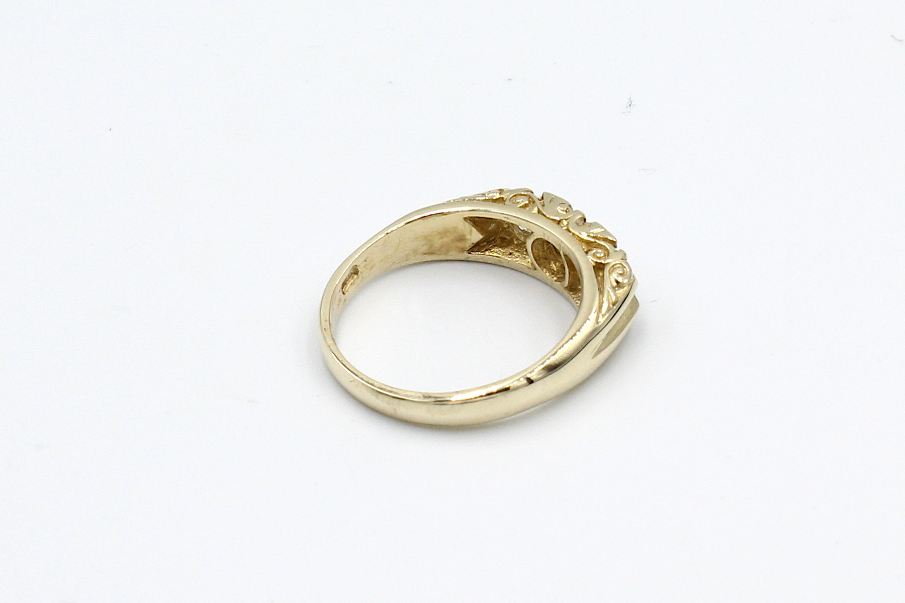 back view vintage style gold and diamond ring