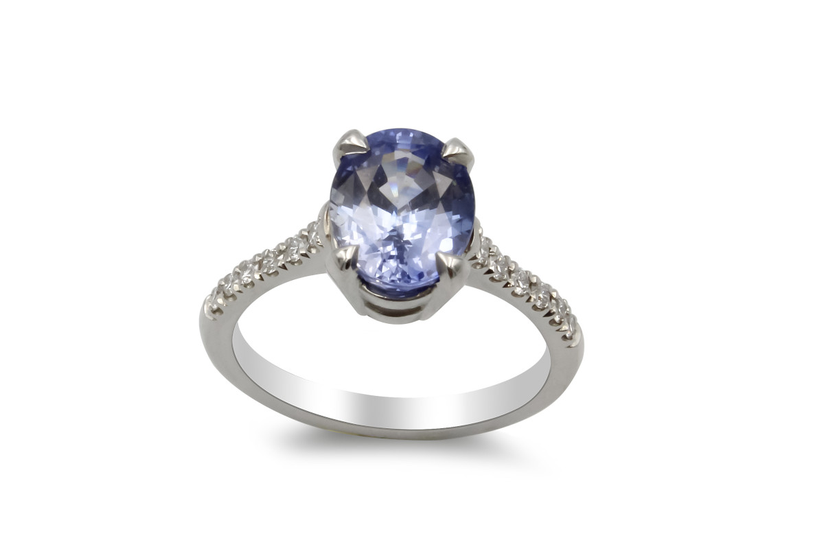 sapphire engagement ring made from platinum