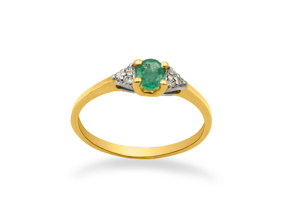 solitaire emerald ring made from gold